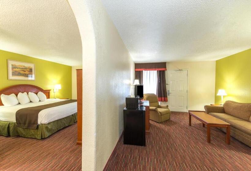 Suíte Deluxe Cama King, Baymont By Wyndham Louisville East
