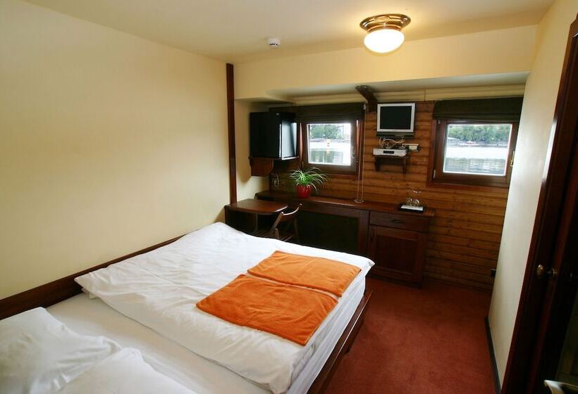 Standard Room, Boat Hotel Matylda