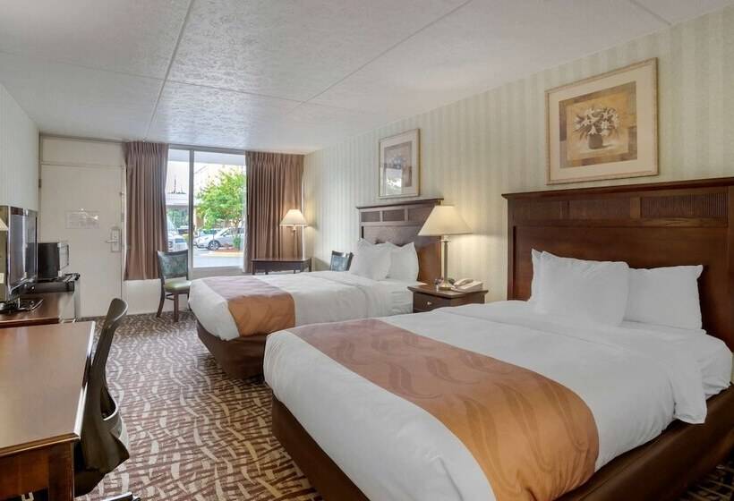 스탠다드 룸 더블 침대 2개, Quality Inn Fredericksburg Near Historic Downtown