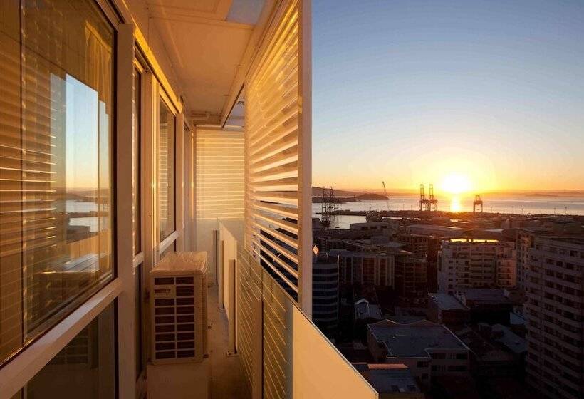 디럭스 스튜디오, The Quadrant Hotel & Suites