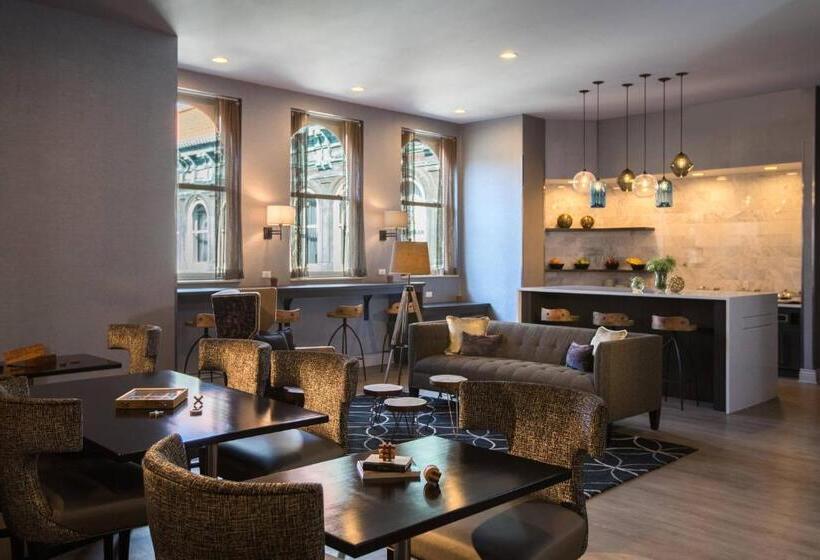 Номер Клуб, Renaissance Pittsburgh