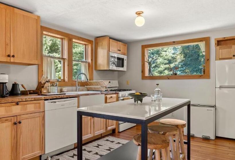 Номер Стандарт, Callicoon Hills