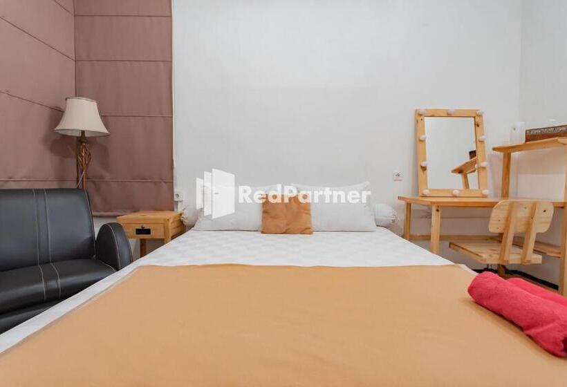 Номер Deluxe, Langkar Guest House Syariah Mitra Reddoorz