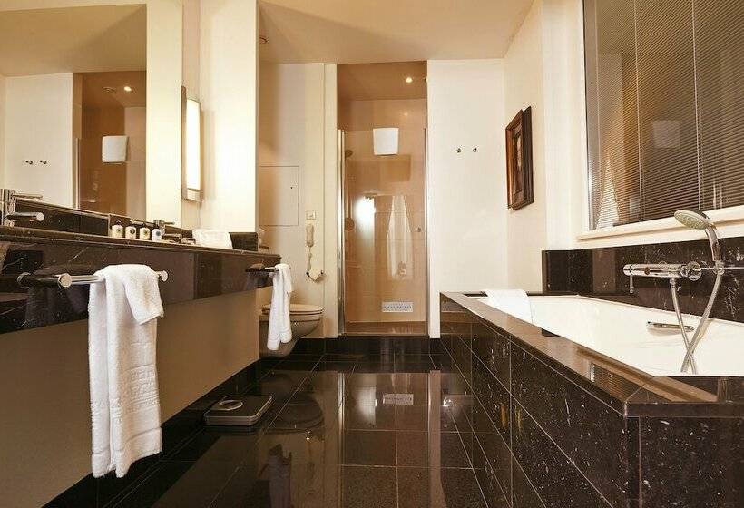 Люкс Вид на Сад, Dukes  Palace Brugge   By Dukes  Hotel Collection