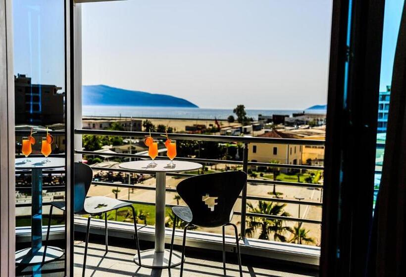 小型套房, Vlora International
