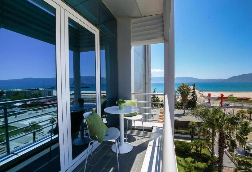 小型套房, Vlora International