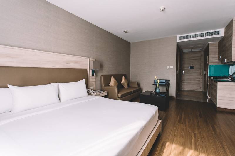 Escritório Estándar, Adelphi Suites Bangkok