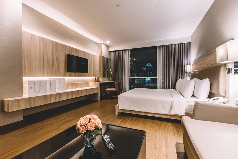 Escritório Estándar, Adelphi Suites Bangkok