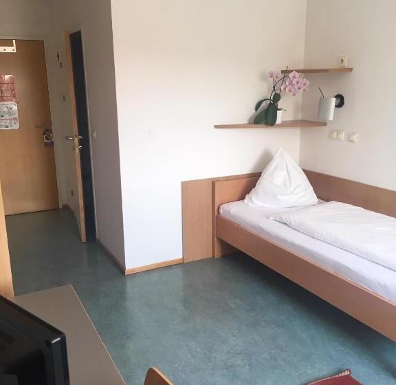 اتاق استاندارد یک نفره, Kolpinghaus Salzburg   Sommerhostel