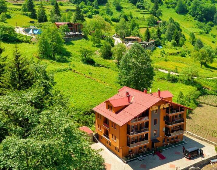 1 Bedroom Apartment Lake View, Auga Apart