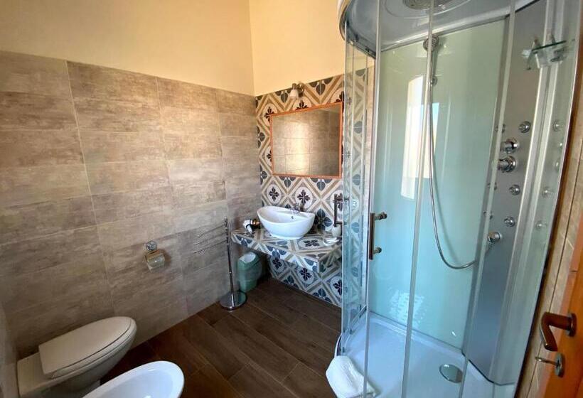 اتاق استاندارد سه نفره, Janas B&b