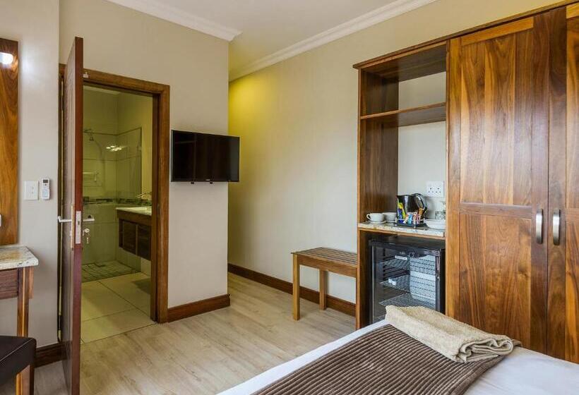 Вилла 3 Спальни с Бассейном, The Kingdom Resort
