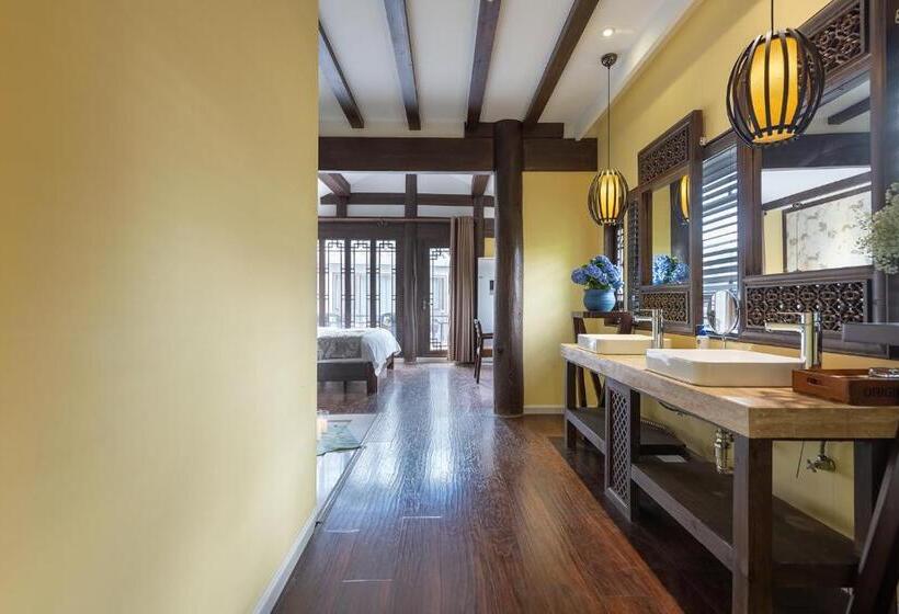 Люкс Deluxe Кровать Кинг, Lijiang Gui Yuan Tian Ju Guesthouse