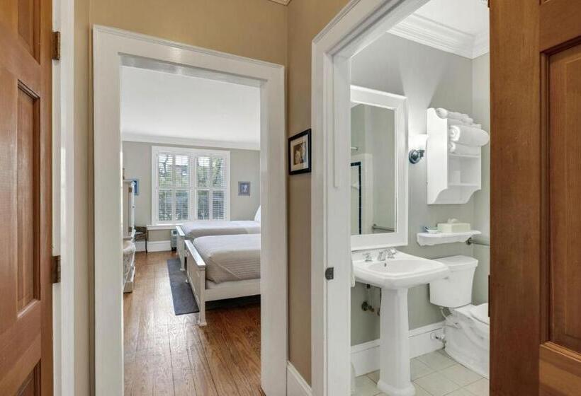 Четырехместный Номер Стандарт, The Tranquil House Inn