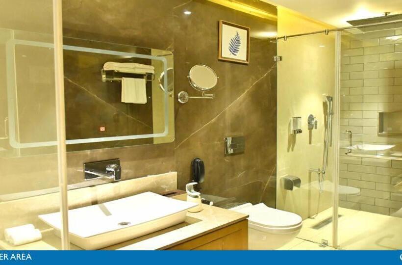 Номер Deluxe Кровать Кинг, Sarovar Portico Morbi