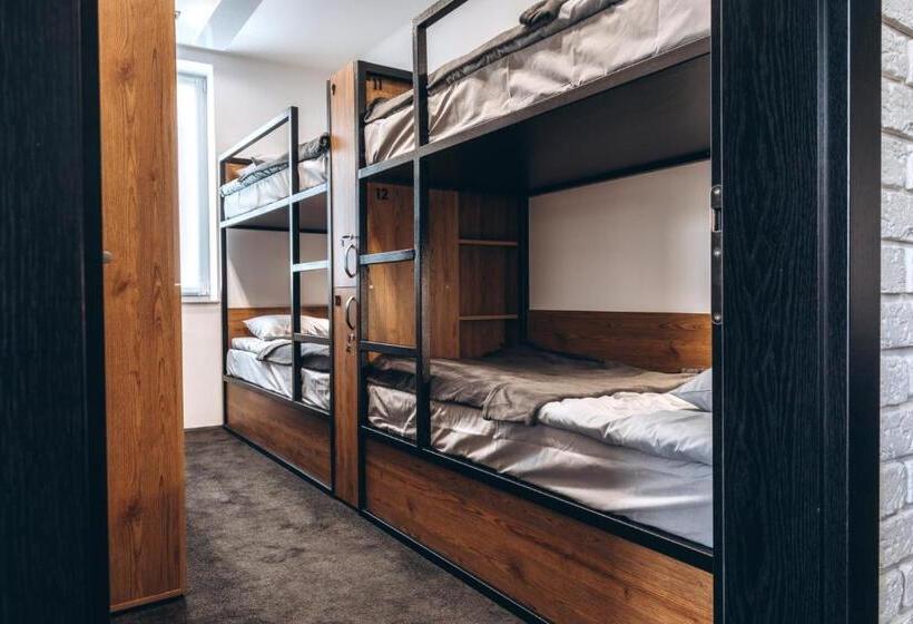 تختخواب در اتاق مشترک, готель хостел Rooms