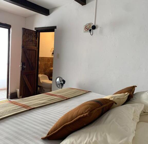 سوئیت با تخت بزرگ, Nikikot Hostel &