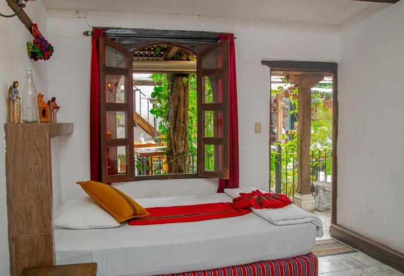 اتاق استاندارد, Nikikot Hostel &