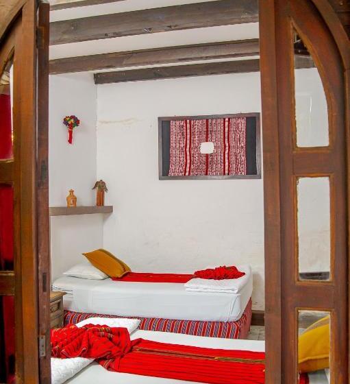 اتاق لوکس سه تخته, Nikikot Hostel &