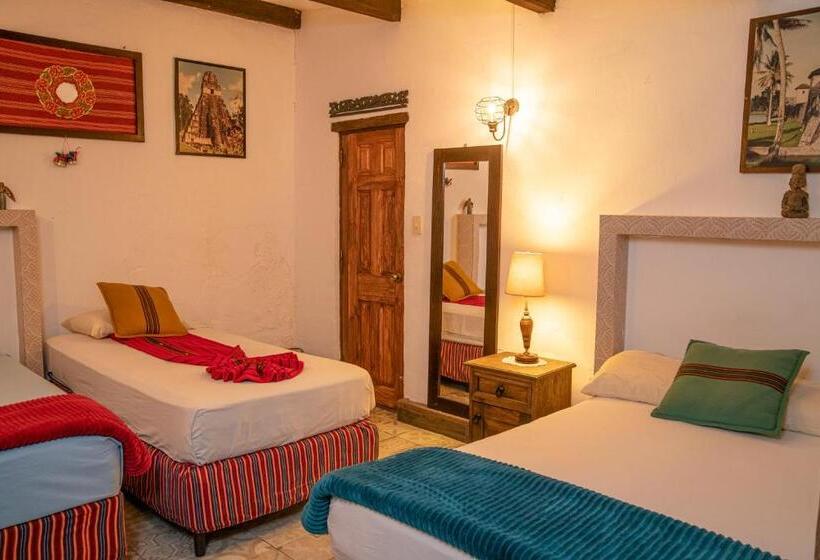 اتاق استاندارد چهار تخته, Nikikot Hostel &