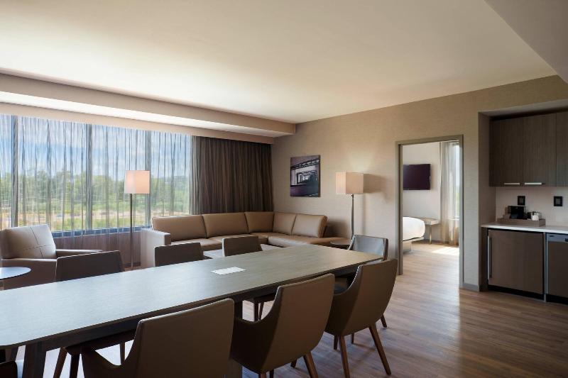 스위트 킹사이즈 침대, Ac Hotel By Marriott Tallahassee Universities At The Capitol