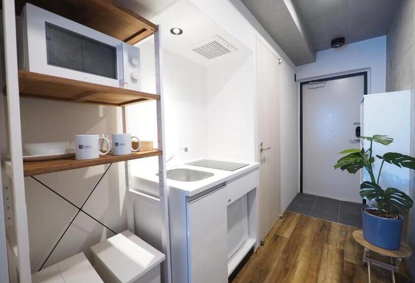 اتاق استاندارد, Luana Shibuya