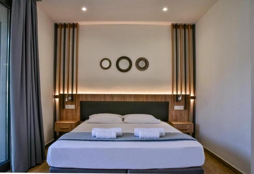استودیوی سوپریور, Del Mar  Adults Only