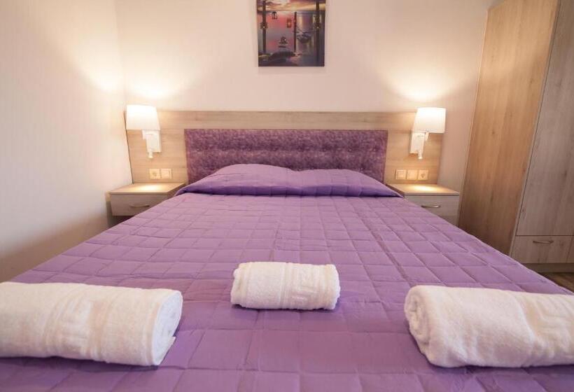 استودیوی استاندارد, Del Mar  Adults Only