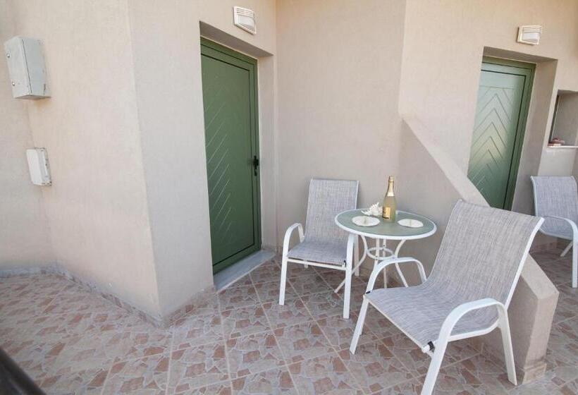 استودیوی استاندارد, Del Mar  Adults Only