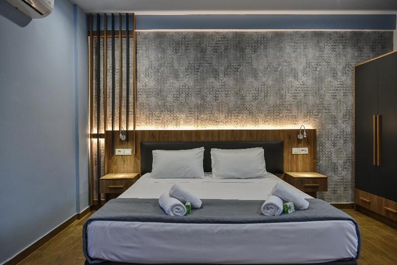 استودیوی سوپریور, Del Mar  Adults Only