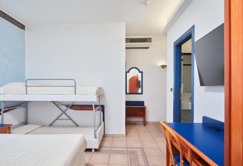Четырехместный Номер Deluxe, Ascot Riccione
