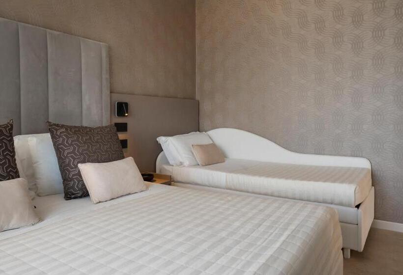Трехместный Superior Вид на Море, Ascot Riccione