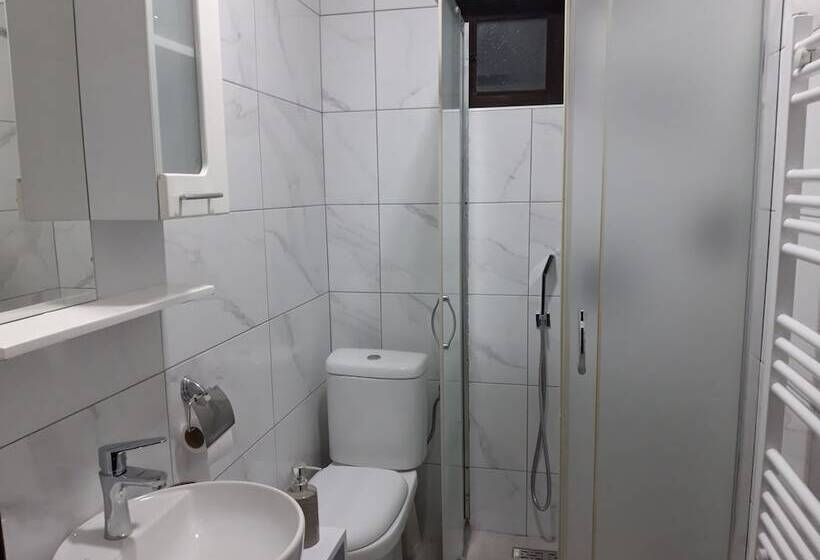 اتاق استاندارد سه نفره, Vila Silia