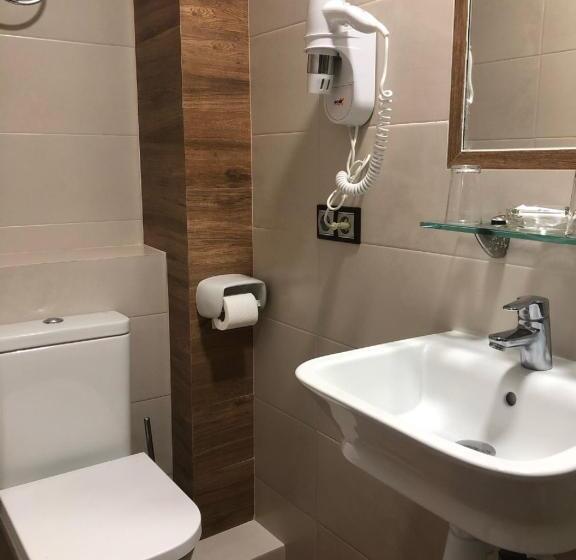 اتاق استاندارد سه نفره, Hostal Almanzor