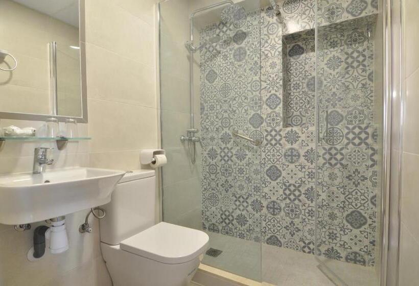 اتاق استاندارد چهار تخته, Hostal Almanzor