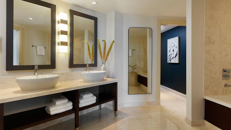 جناح جونيور مطل على المدينة, Kimpton Epic Hotel, An Ihg