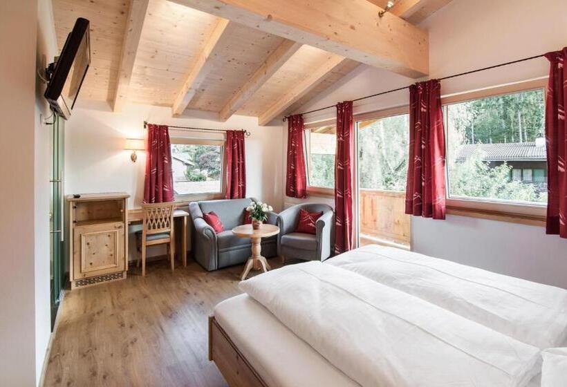 Номер Стандарт с Балконом, Landhotel Föhrenhof Ellmau