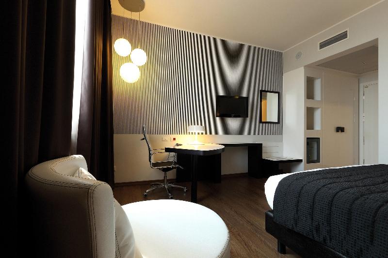 Standardzimmer Kingsize Bett, Holiday Inn Genoa City, An Ihg