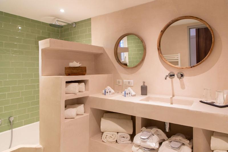 Четырехместный Номер Стандарт, Hôtel Font Mourier