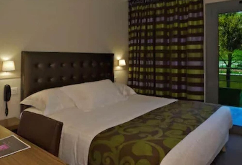 Полулюкс, Relais De La Malmaison Paris Rueil Hôtel Spa