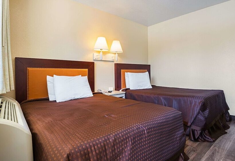 חדר סטנדרט שתי מיטות זוגיות, Rodeway Inn Kissimmee Maingate West   Free Theme Park Shuttle