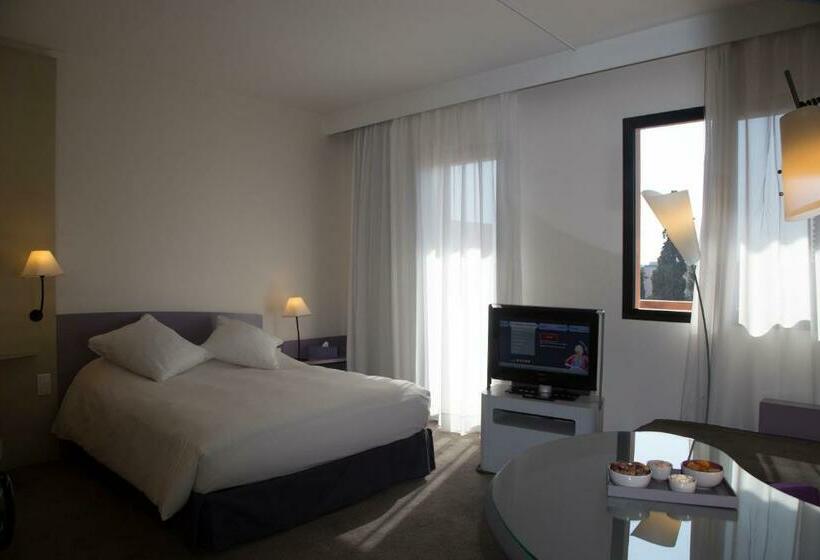 اتاق سوپریور با چشم‌انداز استخر, Novotel Marrakech Hivernage