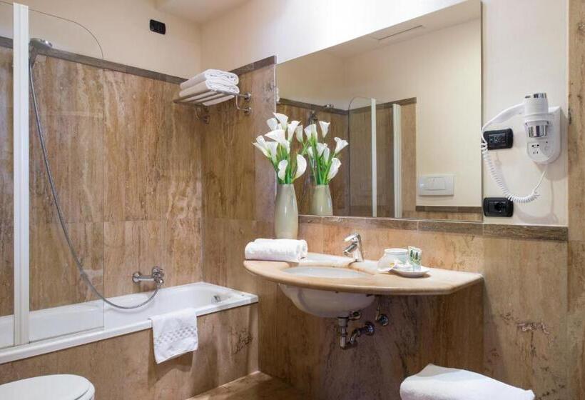 Трехместный Номер Классика, Valle Di Assisi Hotel & Spa
