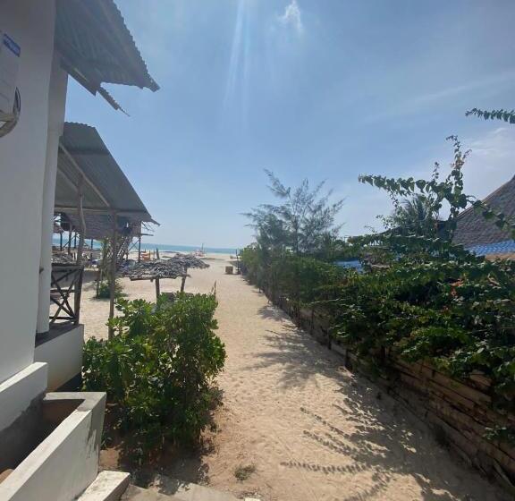 Номер Стандарт с Балконом, Ndiro Beach House Kendwa