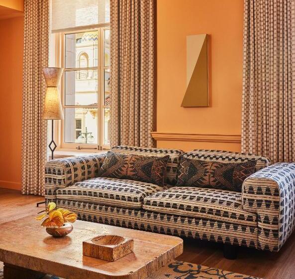 带大床的小型套房, Downtown Los Angeles Proper Hotel, A Member Of Design Hotels