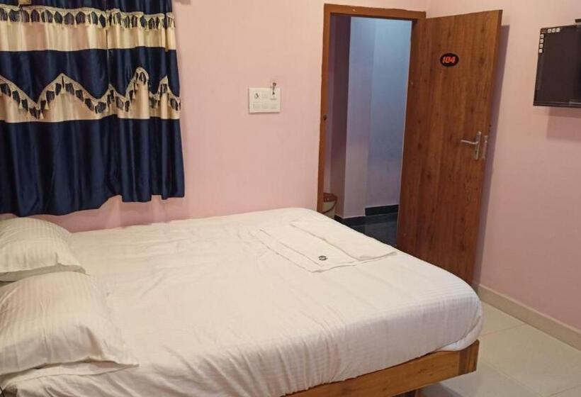 Номер Economy, Aarthi Residency