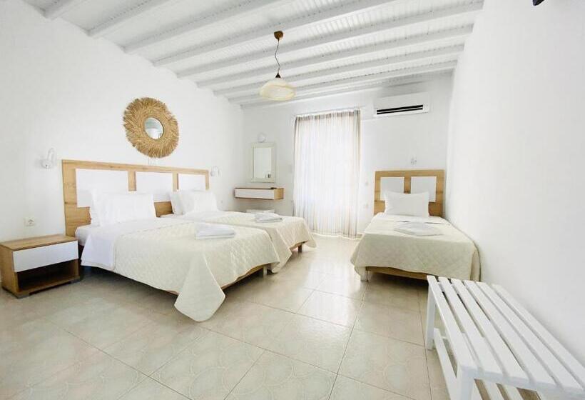 Трехместный Номер Стандарт с Балконом, Cyclades Blue