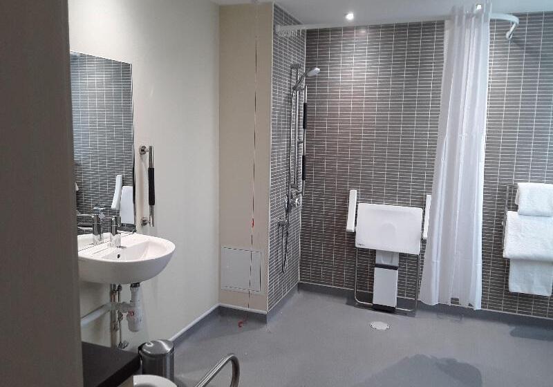 Номер Стандарт Адаптированный для Инвалидов, Holiday Inn Leeds Wakefield M1 Jct40, An Ihg