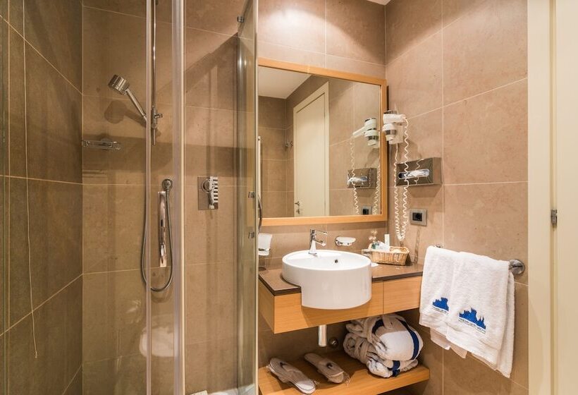 Номер Стандарт Вид на Озеро, Sirmione Terme