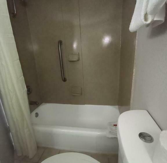 Стандартный Номер Кровать Кинг, Travelodge By Wyndham Petersburg
